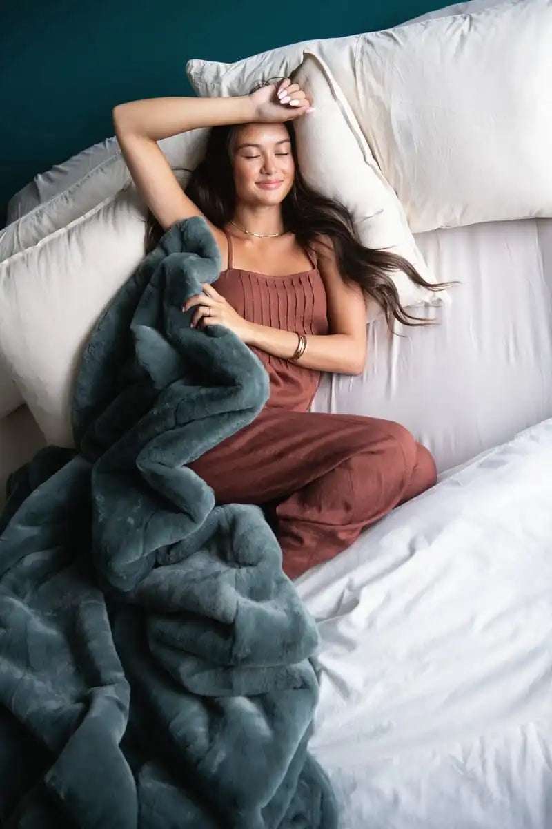 Lush Laurel Wreath Blanket