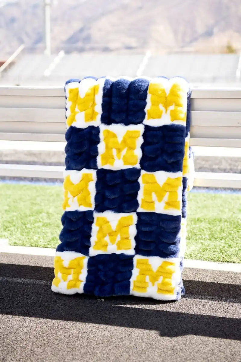 University of Michigan Wolverines Blanket - Hugs