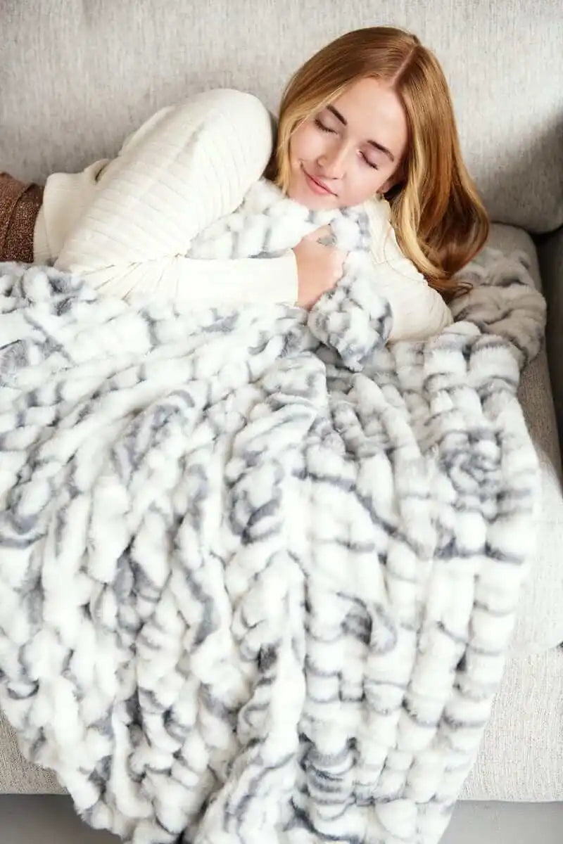 Hugs Marble Pewter Blanket