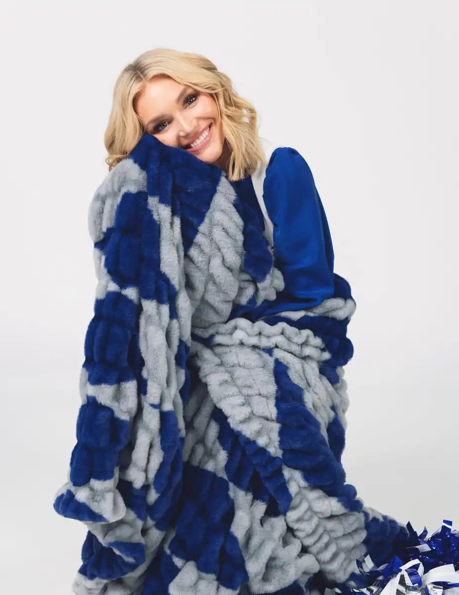 Hugs Dallas Diamond Blanket