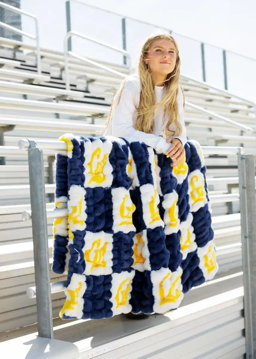 UC Berkeley Bears Blanket - Hugs
